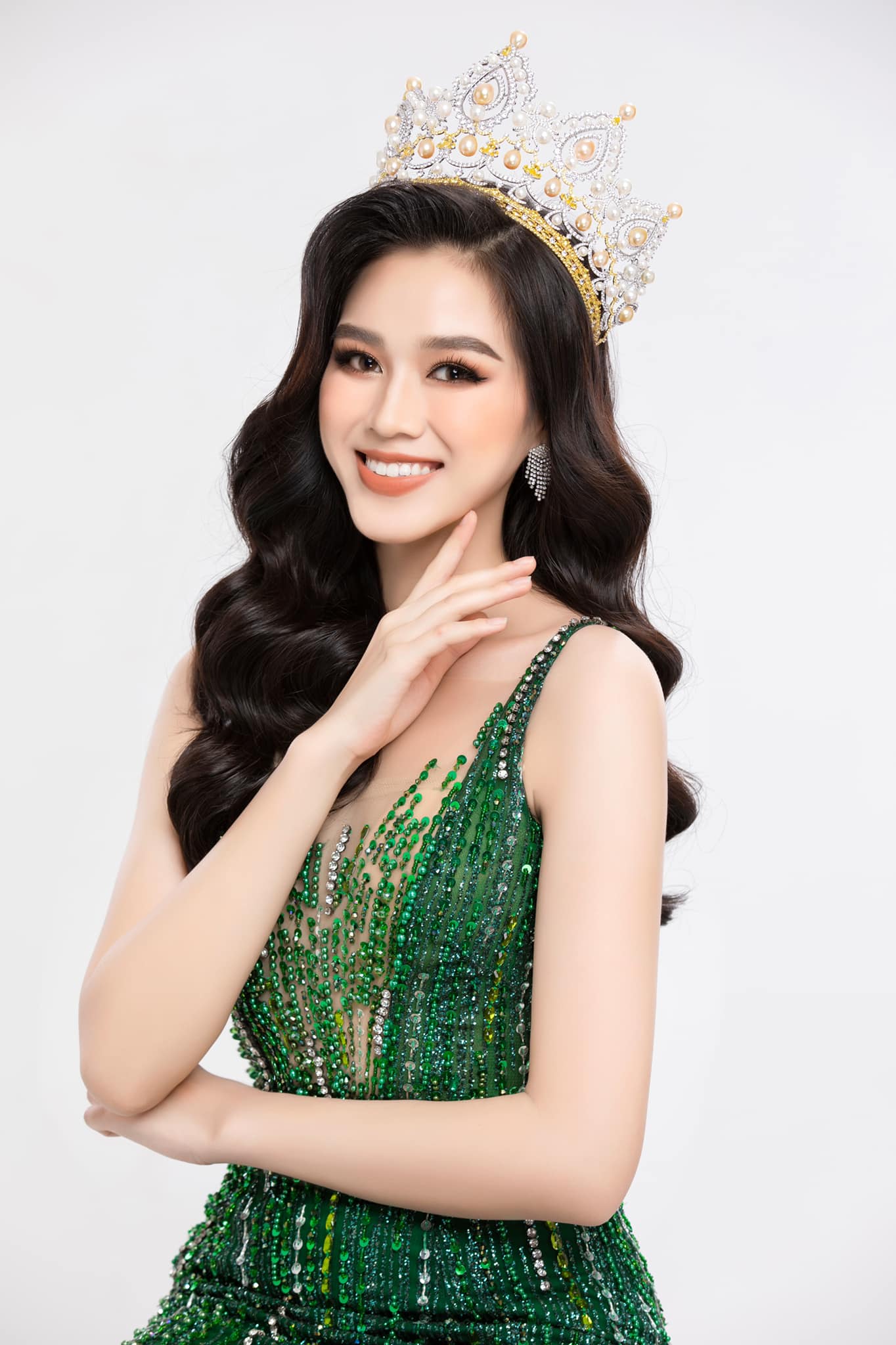 Hoa hậu Đỗ Thị Hà mặc áo phông nhàu đón tuổi 20 không tiệc tùng - Ảnh 4