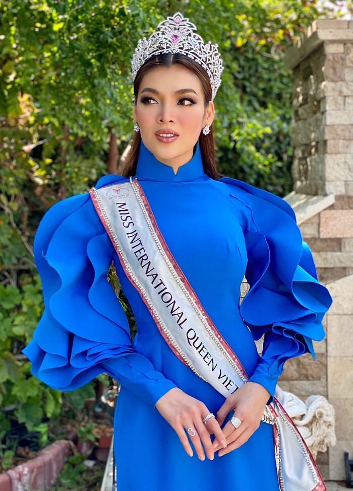 Hoa hậu chuyển giới Trân Đài duyên dáng trong tà áo dài Việt trên đất Mỹ - Ảnh 2