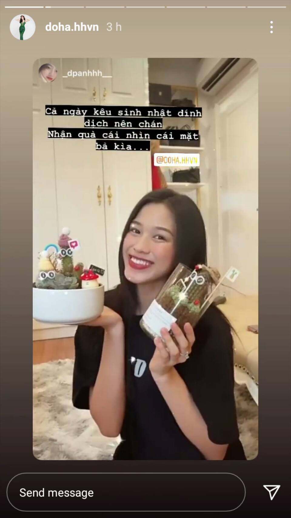 Hoa hậu Đỗ Thị Hà mặc áo phông nhàu đón tuổi 20 không tiệc tùng - Ảnh 3