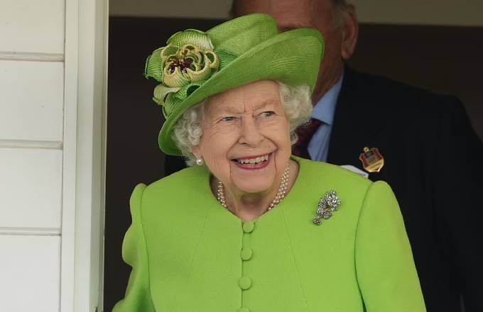 Ra hồi ký, Harry có nguy cơ không được dự lễ trị vì 70 năm của Nữ hoàng Anh - Ảnh 2