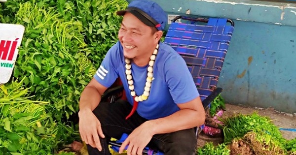 Anh bán rau Minh Râu nhận tick xanh Facebook khi trở thành hiện tượng MXH