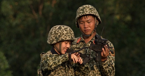 Mũi trưởng Long lần đầu tỏ thái độ khó chịu khi bị ghép đôi với Hậu Hoàng