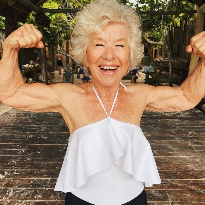 Cụ bà 74 tuổi sở hữu thân hình đồng hồ cát hút triệu follow - Ảnh 4