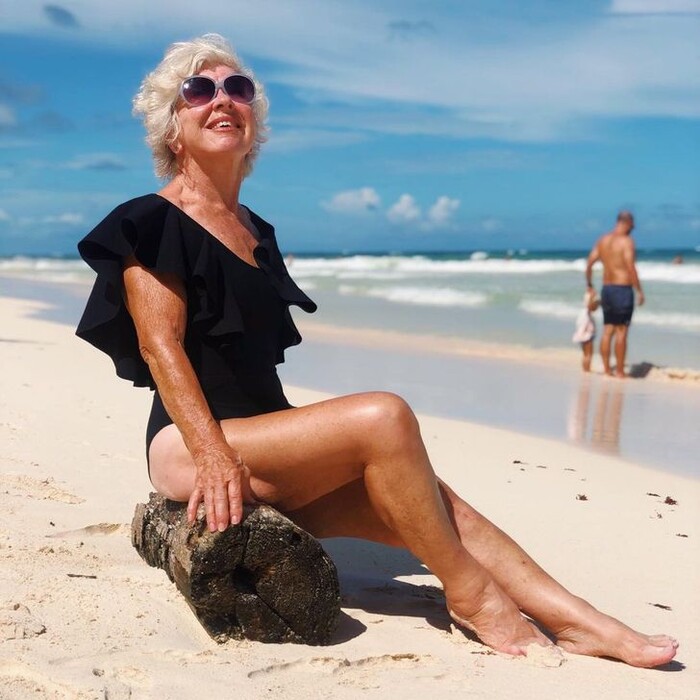 Cụ bà 74 tuổi sở hữu thân hình đồng hồ cát hút triệu follow - Ảnh 6