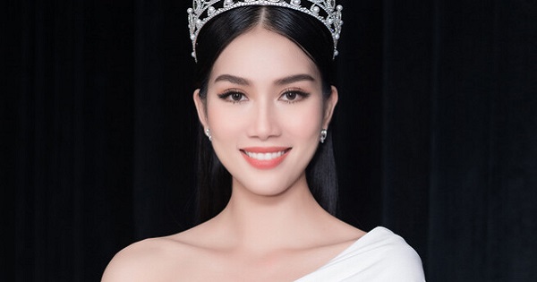 2 Á hậu Thúy Vân - Phương Anh khiến netizen tròn mắt khi bắn tiếng Anh 