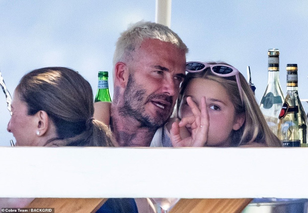 Anh bố 46 tuổi David Beckham lại làm 'náo loạn' bãi biển vì quá đẹp trai - Ảnh 2
