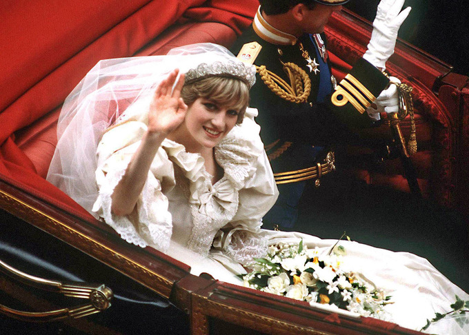 Giải mã thông điệp bí mật dưới gót giày cưới của Công nương Diana - Ảnh 3