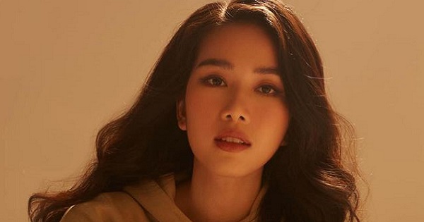 Á hậu Phương Anh nhan sắc ngày càng thăng hạng, trình ngoại ngữ tầm quốc tế