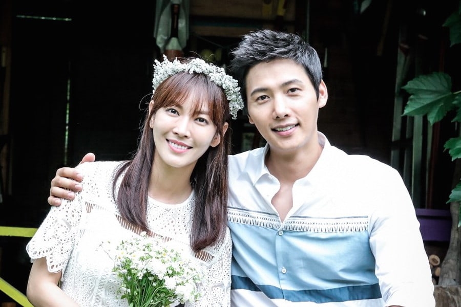 Tài tử Lee Sang Woo vô tình thấy ảnh bà xã Kim So Yeon trên đường, liền có động thái chuẩn 'quý ông nghiện vợ' - Ảnh 7