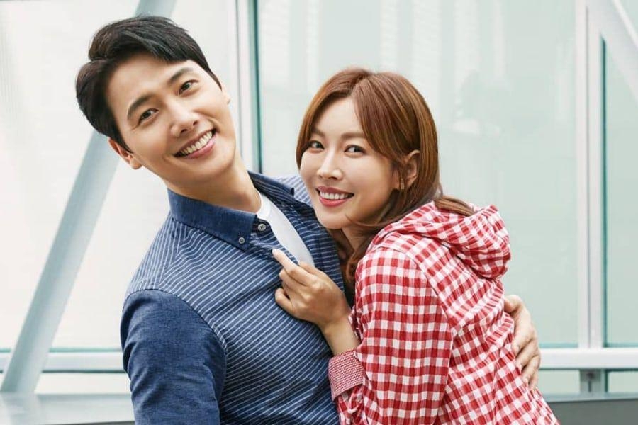 Tài tử Lee Sang Woo vô tình thấy ảnh bà xã Kim So Yeon trên đường, liền có động thái chuẩn 'quý ông nghiện vợ' - Ảnh 5