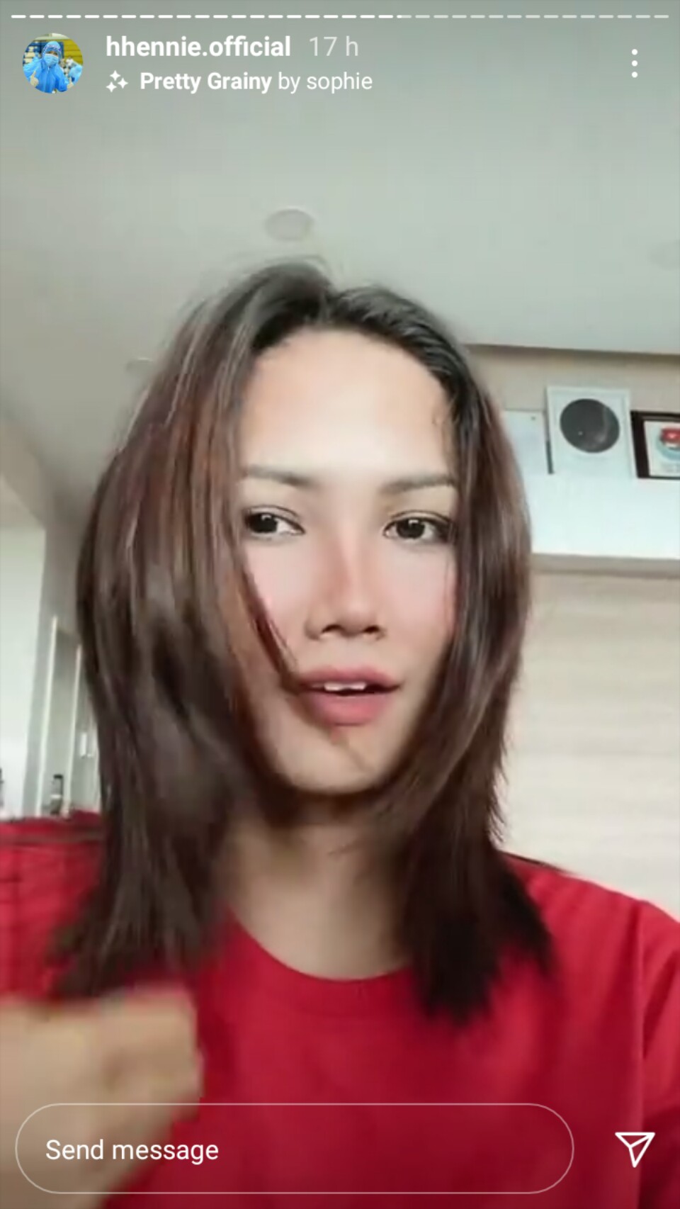 Hoa hậu H'Hen Niê trổ tài tự cắt tóc, cái kết liệu có 'chuẩn salon'? - Ảnh 6
