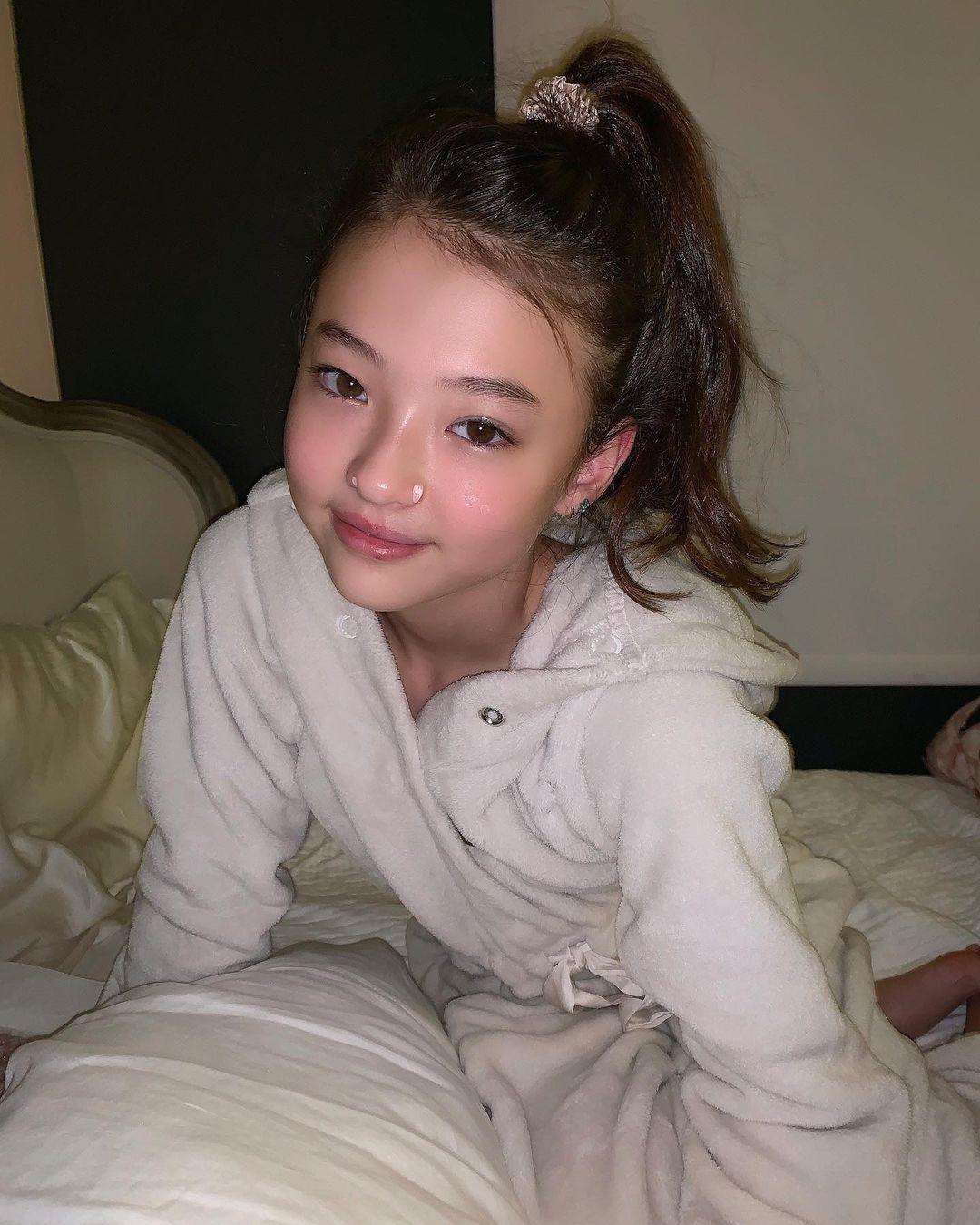 Nhan sắc mẫu nhí xinh nhất thế giới được Sơn Tùng follow ở tuổi 13 - Ảnh 16