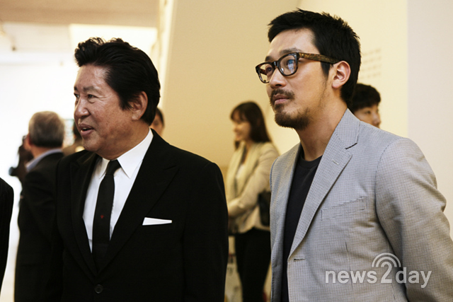 'Ông hoàng phòng vé' Ha Jung Woo tuyên bố dứt khoát khi cha ruột vướng bê bối tình ái - Ảnh 1
