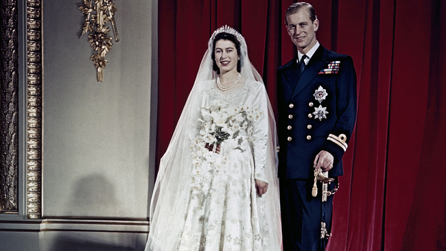 Điều đặc biệt về bánh cưới của Nữ hoàng Anh sau 68 năm vẫn ăn được  - Ảnh 1