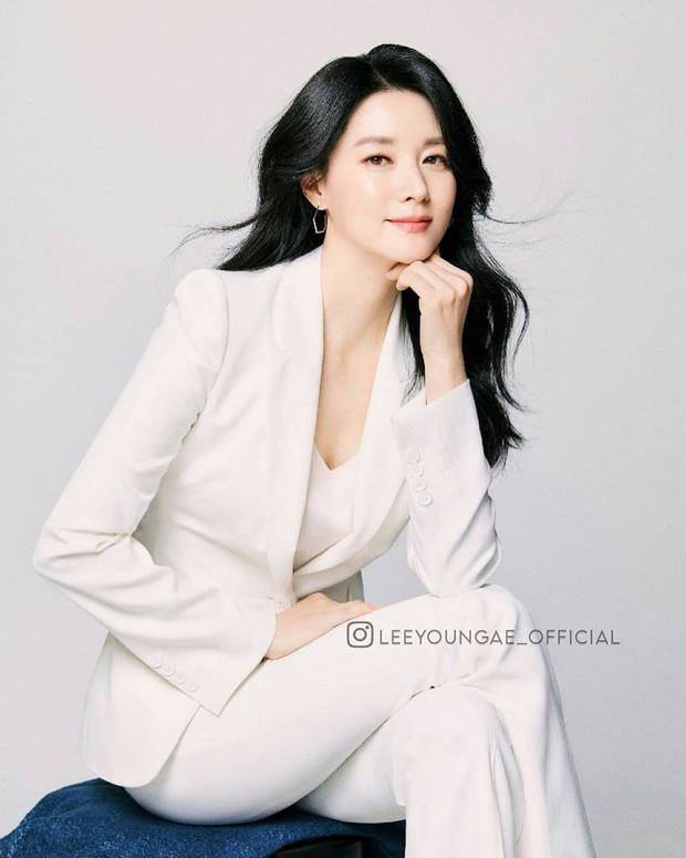 'Quốc bảo nhan sắc Hàn Quốc' Lee Young Ae đẹp không tỳ vết ở tuổi 51 dù đang mải mê làm việc - Ảnh 5