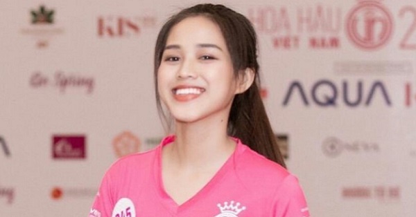 Nhan sắc không son phấn của Đỗ Thị Hà thời thi HHVN 2020