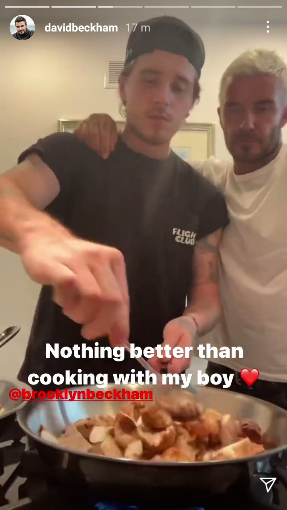 David Beckham vào bếp cùng con trai cả, trai 46 tuổi làm lu mờ trai 22 tuổi - Ảnh 5