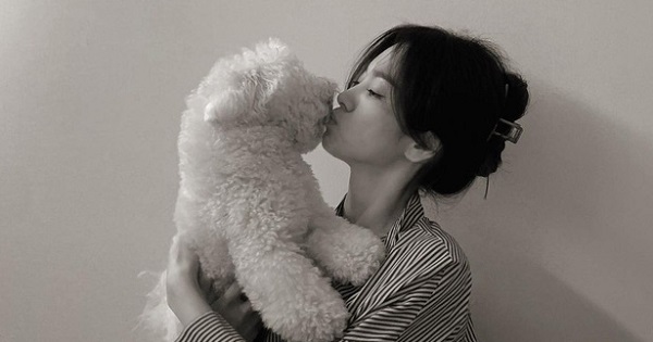 Song Hye Kyo tung ảnh đời thường, nhan sắc tuổi U40 tiếp tục là tâm điểm