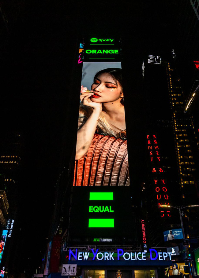 Vừa ra mắt MV mới, Orange được xuất hiện trên Quảng trường Thời Đại Mỹ - Ảnh 3
