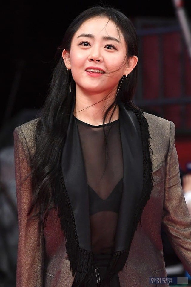 'Em gái quốc dân' Moon Geun Young tái xuất với cánh tay đầy 'mực' - Ảnh 9