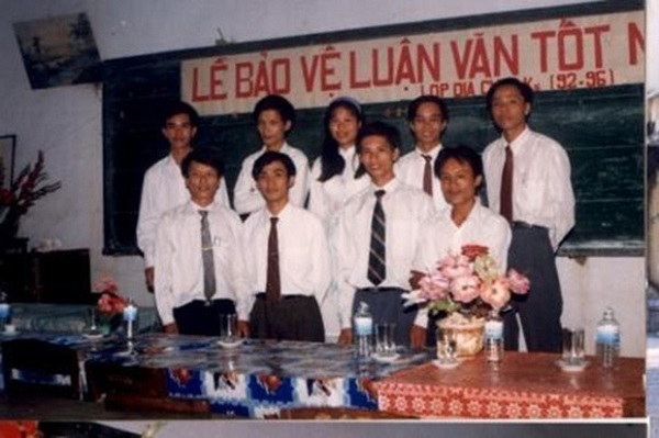 Lễ bảo vệ luận án tốt nghiệp lớp Địa chất, trường ĐH Huế niên khóa 1992-1996.