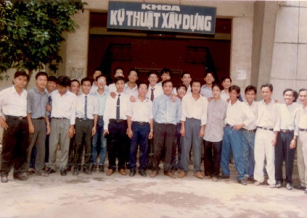 Sinh viên xây dựng Đại học Bách khoa TP.HCM niên khóa 1990-1995.