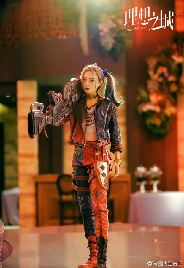 U50 Tôn Lệ nhìn như gái 20 khi hóa 'điên nữ' Harley Quinn - Ảnh 4