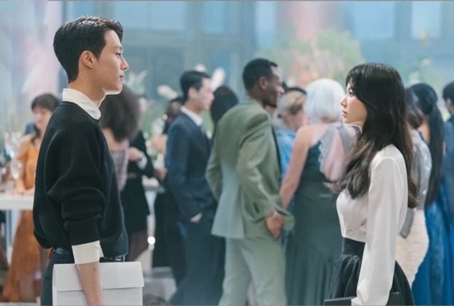 Đẳng cấp nhan sắc 'không tuổi' của Song Hye Kyo qua loạt ảnh hậu trường - Ảnh 9