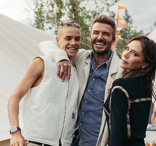 Vợ chồng David Beckham tung ảnh kèm lời chúc sinh nhật ngọt ngào đến cậu hai Romeo - Ảnh 4
