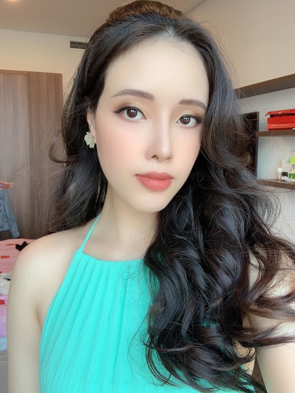 Em gái Mai Phương Thúy: Học vấn cao, sắc vóc đẹp không thua chị gái Hoa hậu - Ảnh 2