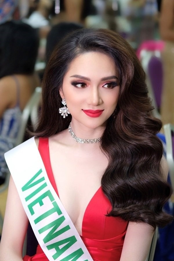 Những Hoa hậu, Á hậu của showbiz Việt có tài ca hát: Bất ngờ nhất là Nam Em - Ảnh 1