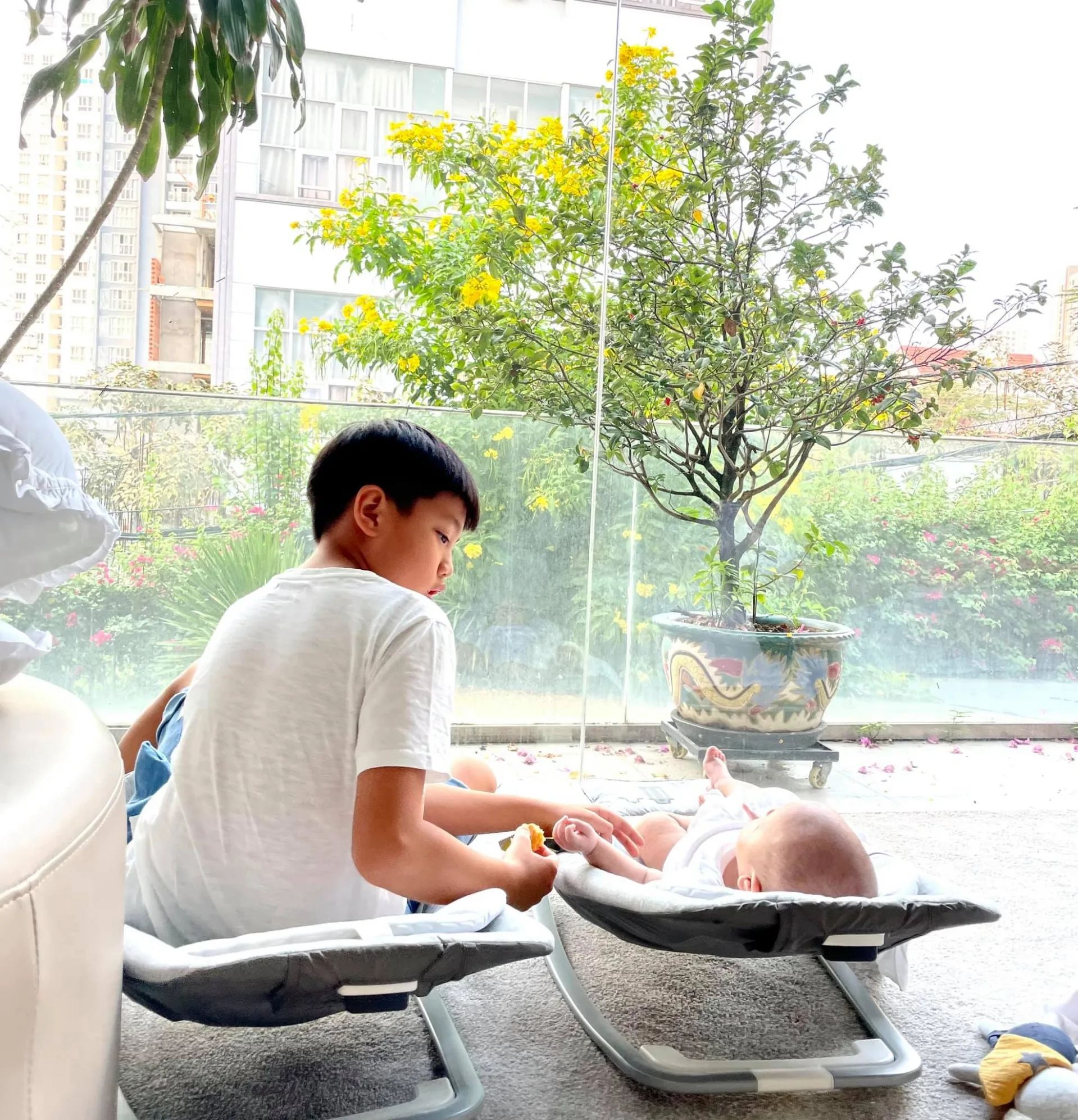 Hồ Ngọc Hà tung loạt ảnh lúc bé siêu đáng yêu của quý tử Subeo - Ảnh 16