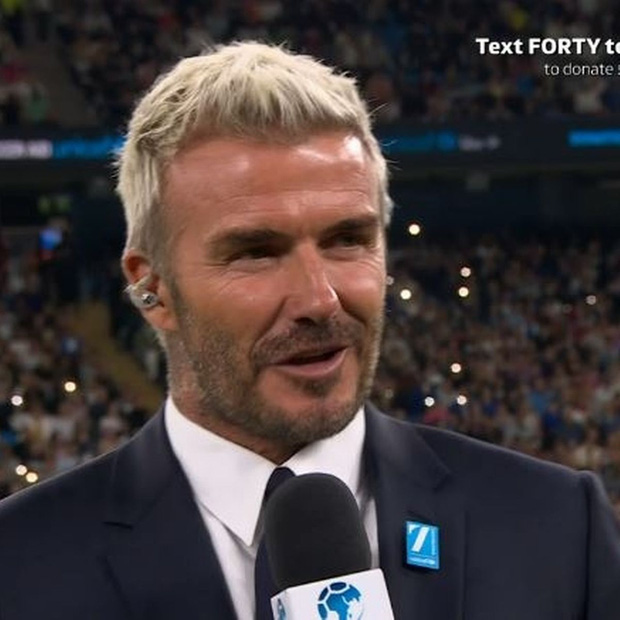 Ngoại hình quyến rũ của David Beckham lại làm náo loạn sân vận động - Ảnh 7