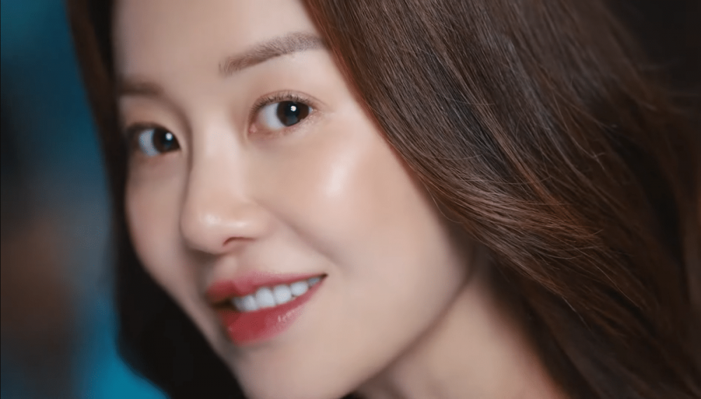 Nữ diễn viên Go Hyun Jung tái xuất màn ảnh ở tuổi 50 - Ảnh 3