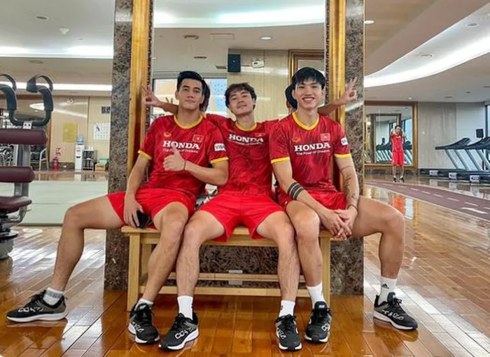 Ngắm thân hình của dàn cầu thủ Việt cao hơn 1m80, chuẩn soái ca làng bóng - Ảnh 15