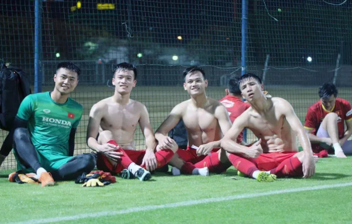 Ngắm thân hình của dàn cầu thủ Việt cao hơn 1m80, chuẩn soái ca làng bóng - Ảnh 5