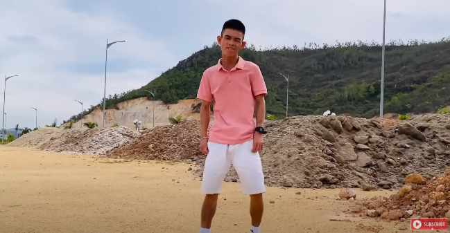 'Chàng trai chăn bò' Soytiet tung MV kết hợp producer Mỹ, hát tiếng Anh xịn sò - Ảnh 2