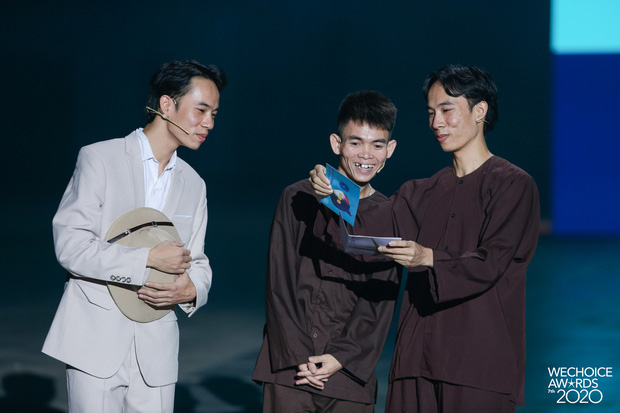 'Chàng trai chăn bò' Soytiet tung MV kết hợp producer Mỹ, hát tiếng Anh xịn sò - Ảnh 8