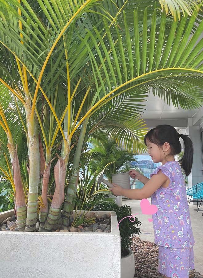 Con gái 4 tuổi của Đặng Thu Thảo đã xinh còn khéo, làm cả kem tặng mẹ - Ảnh 4