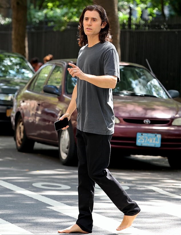 Anne Hathaway xuất hiện tại New York cùng tài tử Jared Let để quay phim mới - Ảnh 2