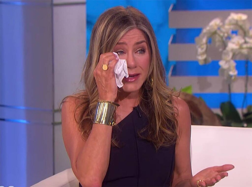 Vợ cũ Brad Pitt - Jennifer Aniston - bật khóc trên truyền hình - Ảnh 3