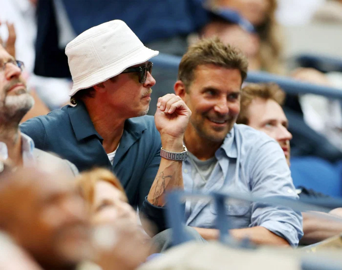 Trai độc thân U60 Brad Pitt bảnh bao đi xem tennis cùng Bradley Cooper  - Ảnh 1