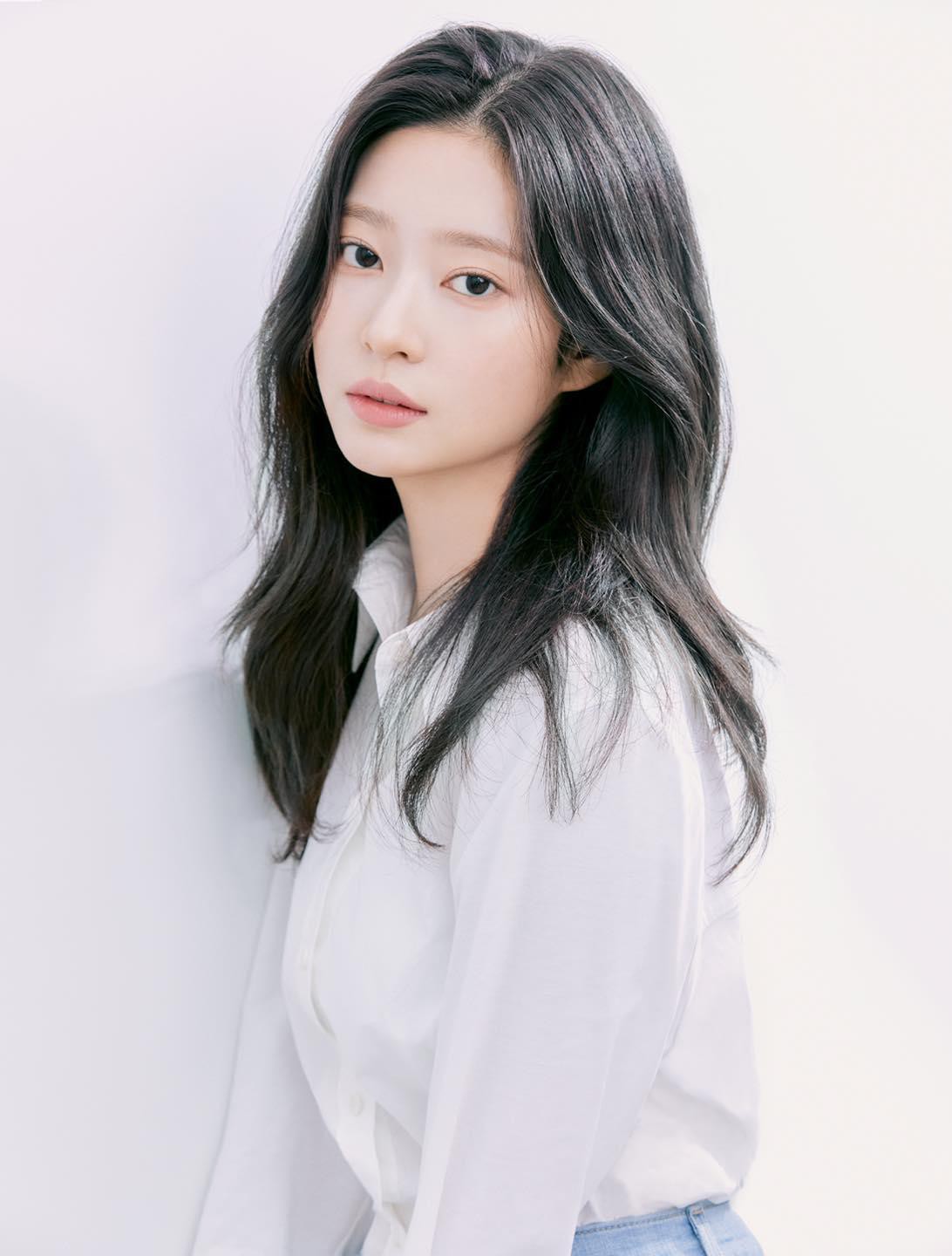 'Bản sao Tzuyu' Kim Min Ju tung bộ ảnh profile đơn giản mà đẹp xuất thần - Ảnh 2