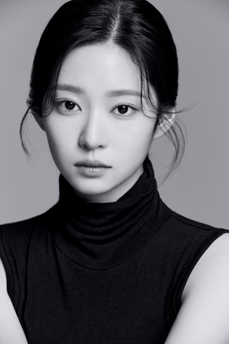 'Bản sao Tzuyu' Kim Min Ju tung bộ ảnh profile đơn giản mà đẹp xuất thần - Ảnh 3