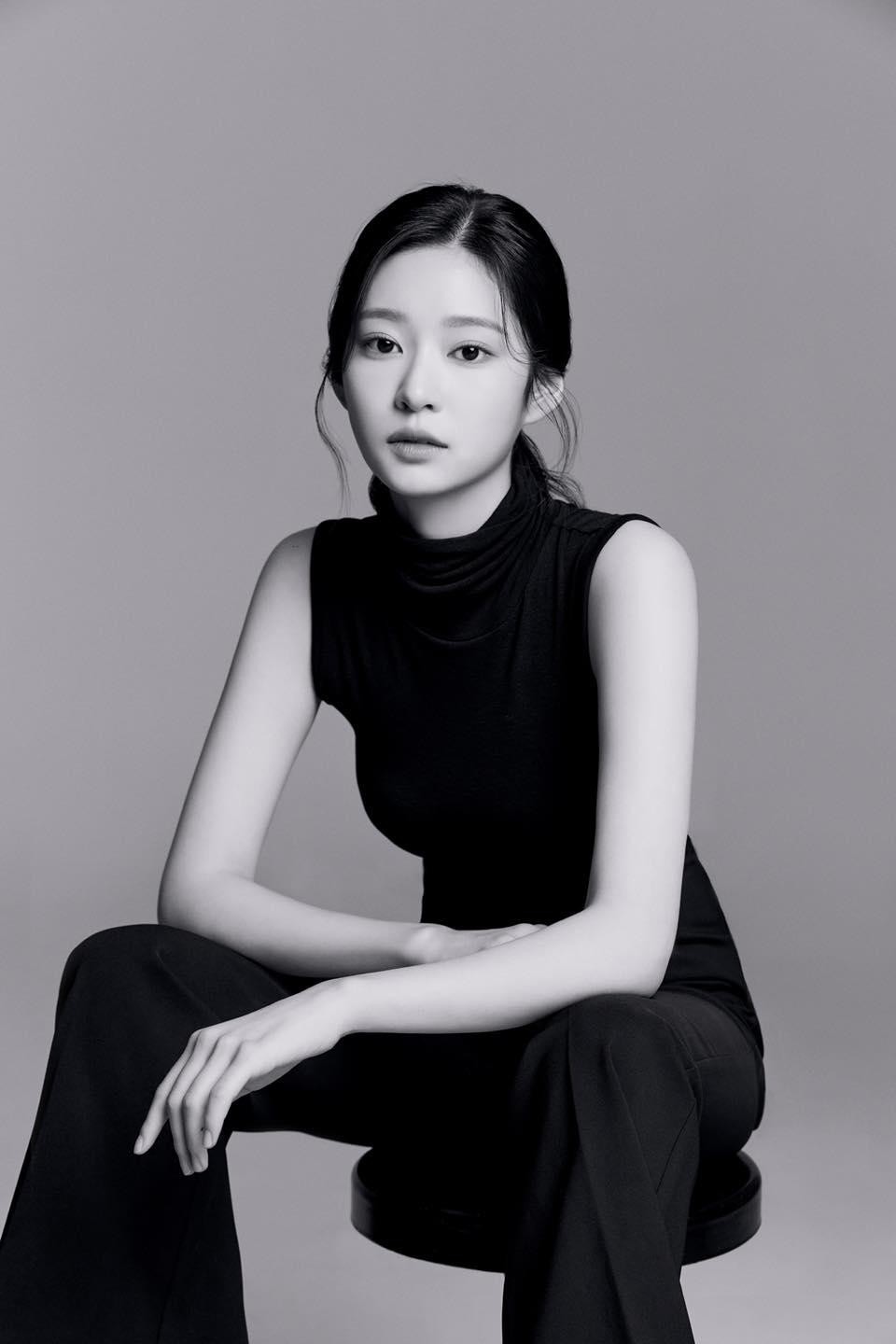 'Bản sao Tzuyu' Kim Min Ju tung bộ ảnh profile đơn giản mà đẹp xuất thần - Ảnh 4
