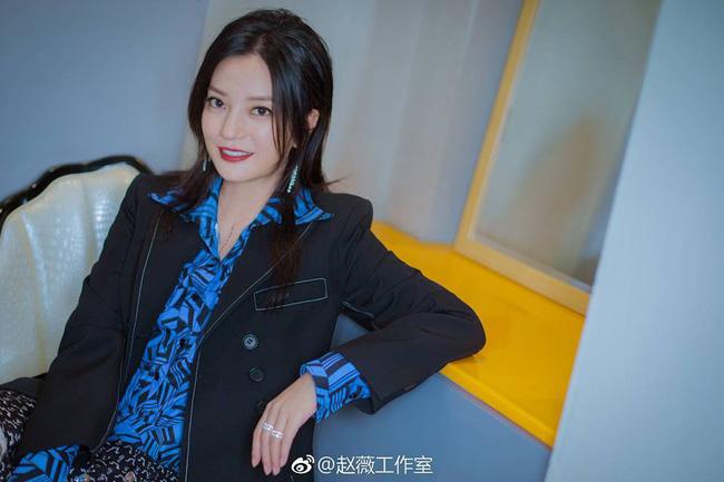 Triệu Vy lần đầu xuất hiện công khai ở quê nhà hậu drama bị phong sát - Ảnh 5