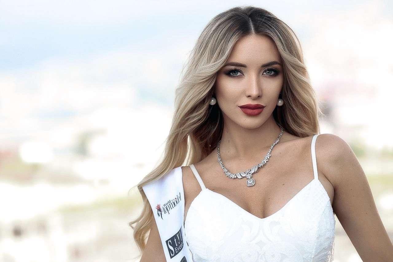 Vẻ đẹp 'không tỳ vết' của Tân Hoa hậu Trái đất Bulgaria Yulia Pavlikova - Ảnh 4