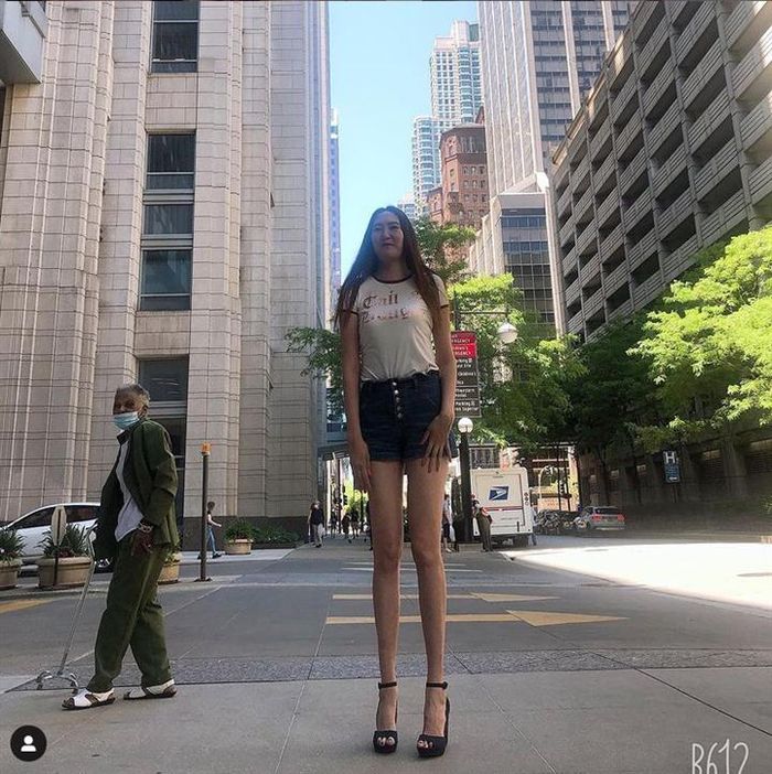 Cô gái gốc Mông Cổ sở hữu chiều cao hơn 2m , năm lớp 1 đã cao gần 1m7 - Ảnh 8
