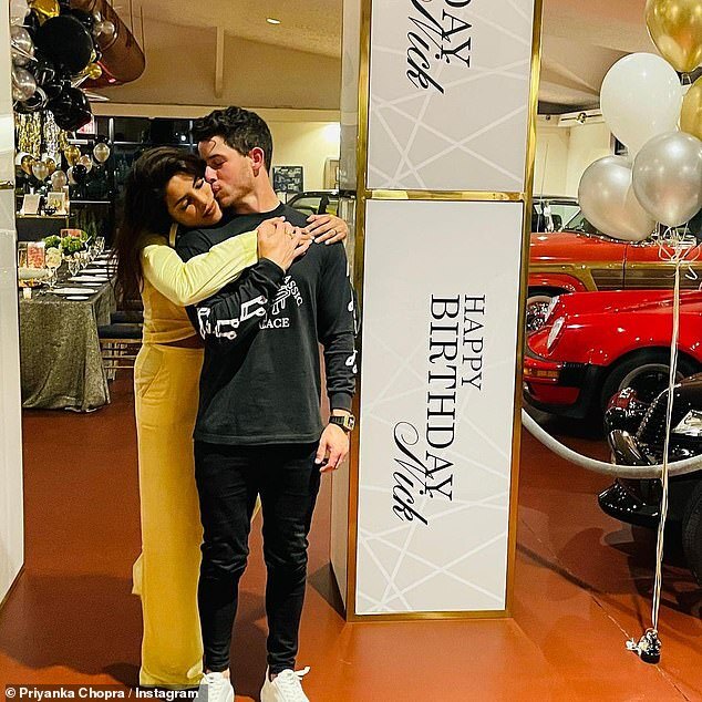 Miss World Priyanka Chopra bí mật làm sinh nhật cho chồng trẻ Nick Jonas  - Ảnh 1