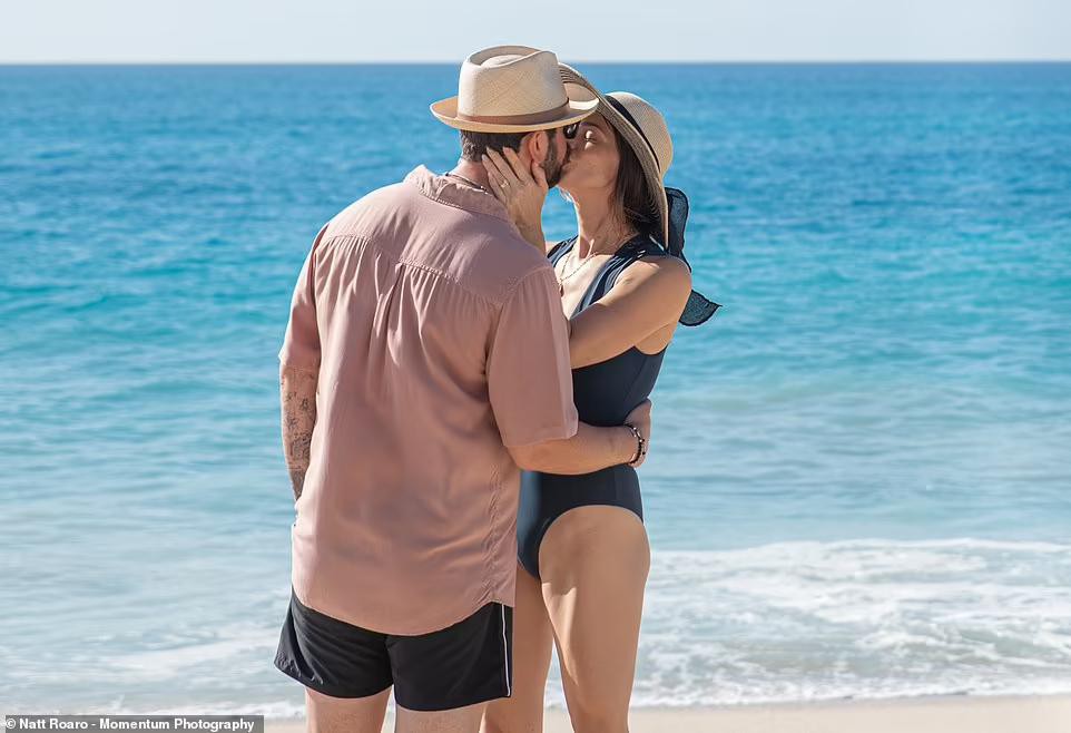 'Nàng Alice' Ashley Greene trong 'Chạng Vạng' tình tứ bên chồng trên bãi biển - Ảnh 8
